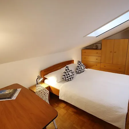 公寓 Stomorica 扎达尔